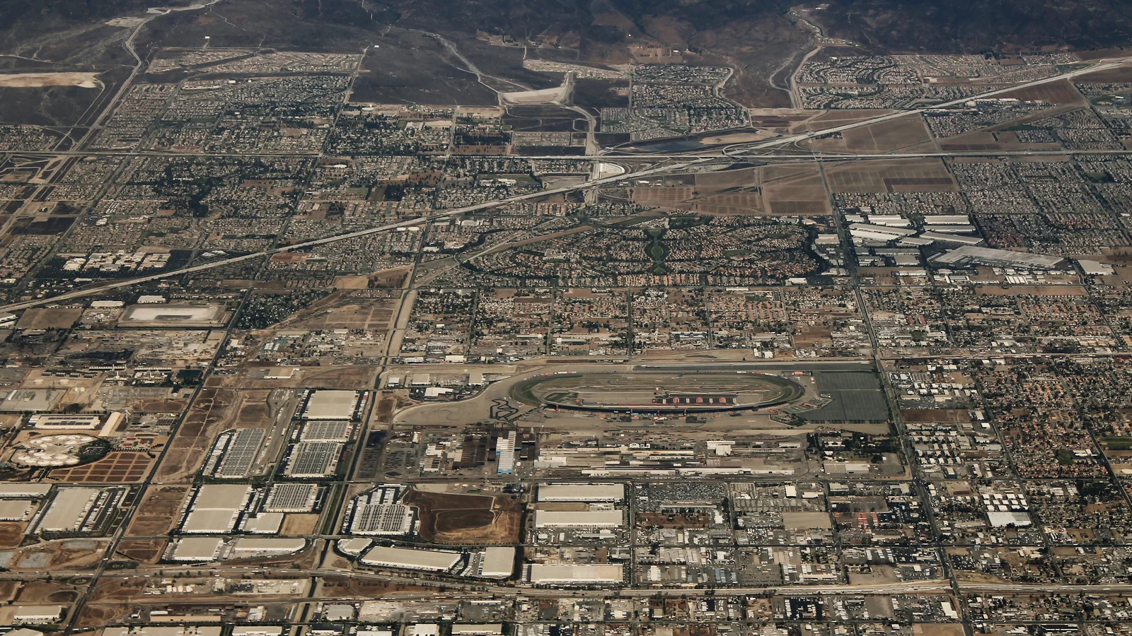 Fontana, CA skyline background